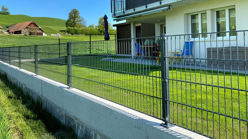 3.0-Haus-und-Garten-Gittermattenzaun.jpg